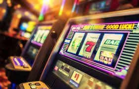Antarmuka permainan Crash dengan grafik multiplier yang naik secara real-time